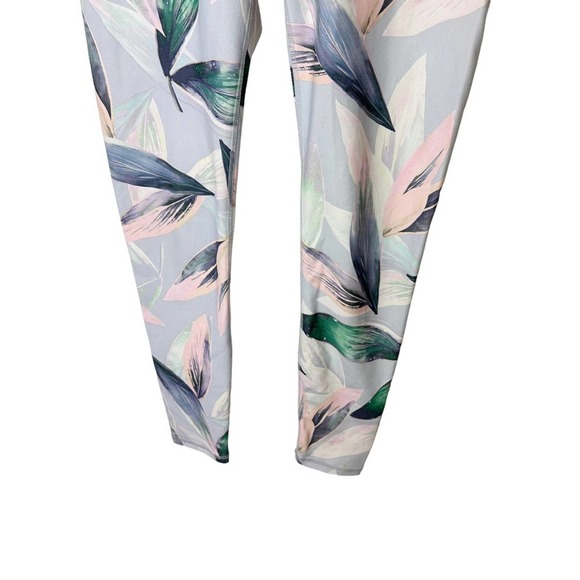 Fabletics Define PowerHold High-Waisted Leggings Womens Floral Stretch Small - Picture 3 of 7